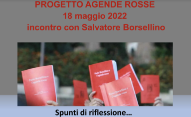 mani che sollevano le agende rosse